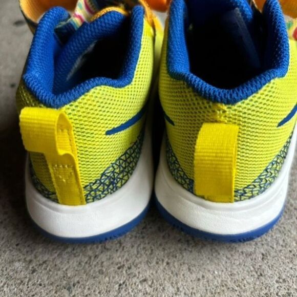 Nike Kyrie Flytrap Kaleidoscope Size 13C DQ8093-700 Sneakers - Picture 6 of 9